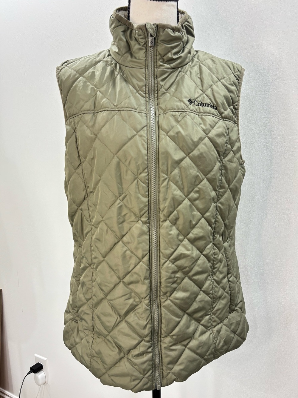 Columbia Copper Crest Quilted Fleece-Lined Vest Size L Stone Green (EUC) - Picture 2 of 8